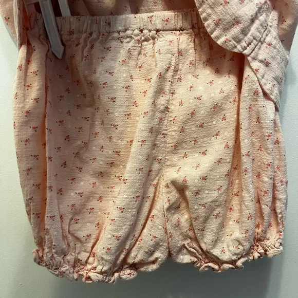 Adorable scalloped shirt and bloomers - Picture 3 of 3